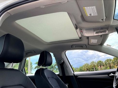 Certified 2023 Volkswagen Jetta SE FWD image 22