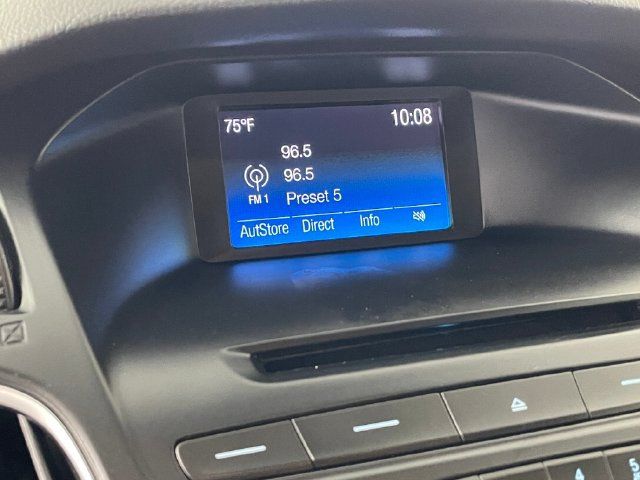 Used 2016 Ford Focus SE w/ Equipment Group 201A FWD image 7
