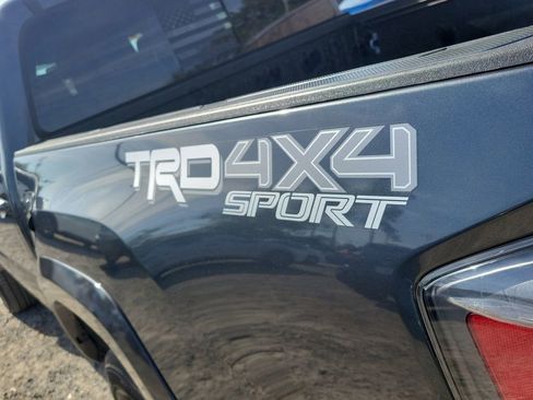 Used 2022 Toyota Tacoma TRD Sport image 7