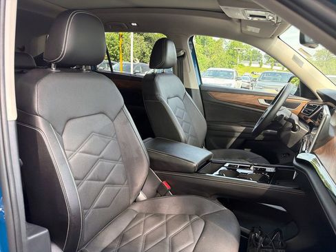 Used 2025 Volkswagen Atlas SE w/ Panoramic Sunroof Package FWD image 53