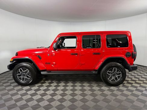 Used 2026 Jeep Wrangler Unlimited Sahara AWD/4WD image 10