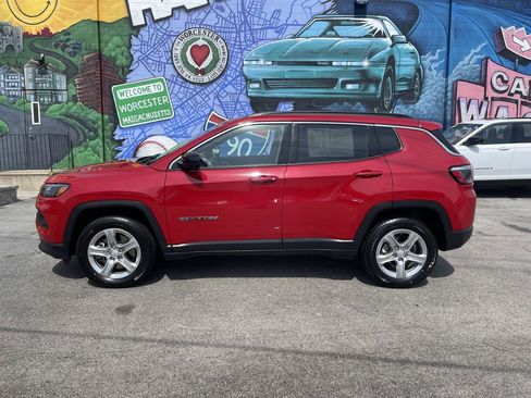 Used 2024 Jeep Compass Latitude AWD/4WD image 2
