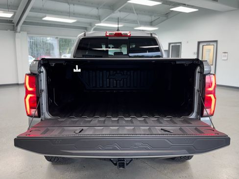 Used 2025 Chevrolet Colorado ZR2 w/ Technology Package AWD/4WD image 31