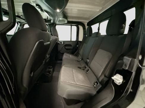 Used 2025 Jeep Gladiator Mojave w/ Convenience Group AWD/4WD image 19