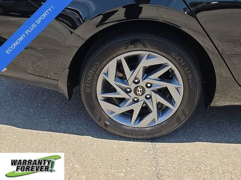 Used 2024 Hyundai Elantra SEL FWD image 5