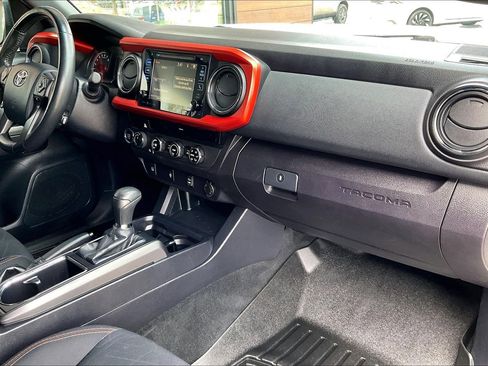 Used 2017 Toyota Tacoma TRD Off-Road w/ Tow Package image 19