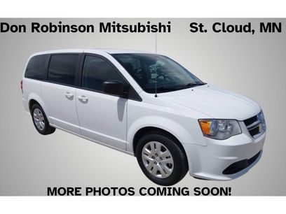 Used 2018 Dodge Grand Caravan SE w/ UConnect Hands-Free Group