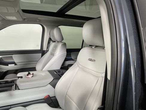 Certified 2025 Ford Expedition Max Platinum w/ Driver's Package AWD/4WD image 17