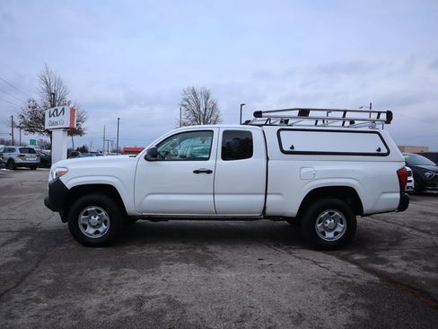 Used 2019 Toyota Tacoma SR image 4