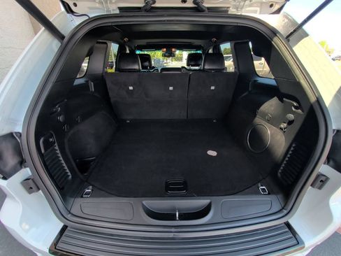 Used 2015 Jeep Grand Cherokee Altitude AWD/4WD image 16