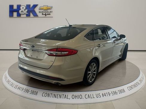 Used 2017 Ford Fusion SE w/ Fusion SE Technology Package FWD image 6