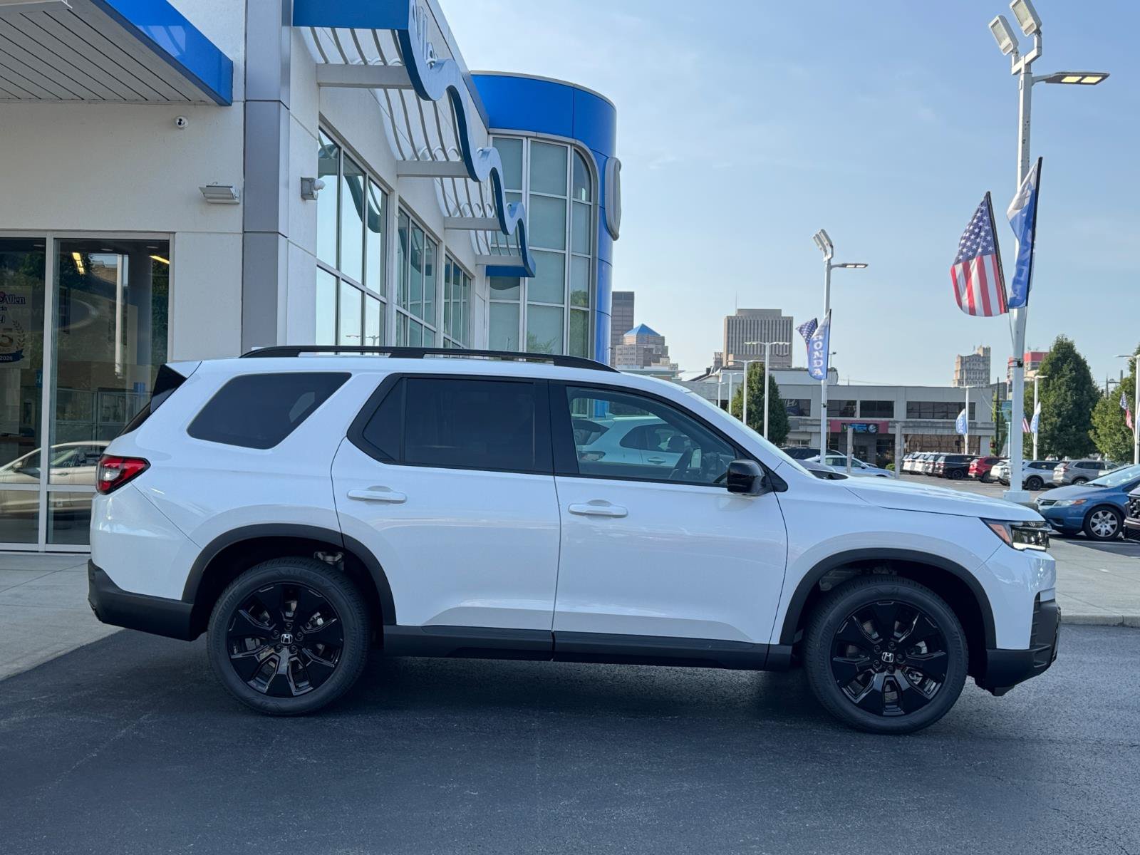 New 2026 Honda Pilot Black Edition image 2