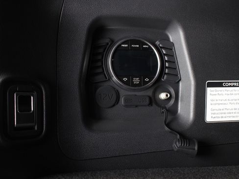 Used 2025 Lexus GX 550 w/ Accessory Package (32) AWD/4WD image 75