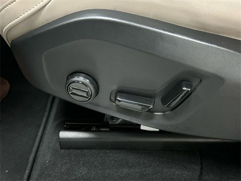 Certified 2025 Volvo XC90 B6 Plus image 11
