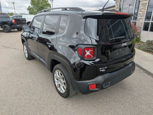 Used 2017 Jeep Renegade Latitude w/ Cold Weather Group AWD/4WD image 3