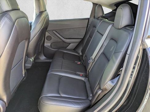 Used 2021 Tesla Model Y Long Range image 19