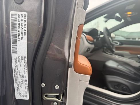 Used 2024 Jeep Compass Limited image 24