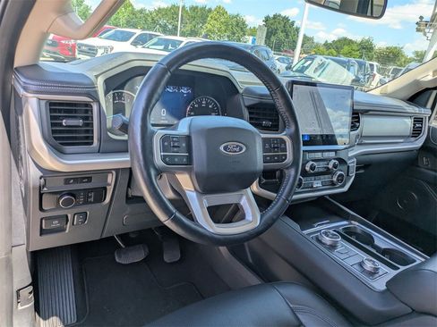Used 2023 Ford Expedition XLT image 15