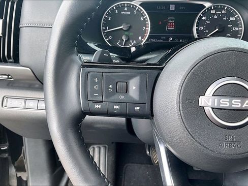 Used 2025 Nissan Pathfinder SL image 11
