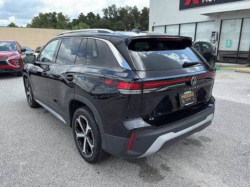 New 2025 Volkswagen Tiguan SE image 4