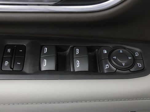 Used 2022 Chevrolet Tahoe LT w/ LT Signature Package RWD image 18