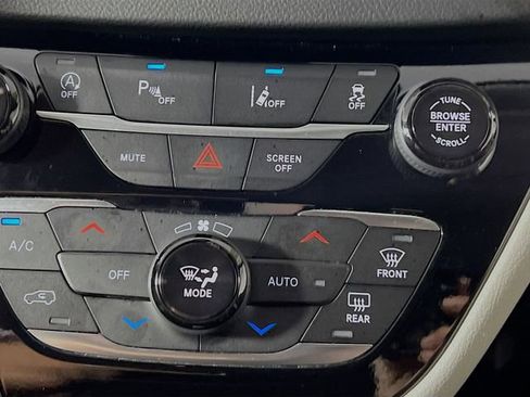 Used 2024 Chrysler Pacifica Touring-L FWD image 22