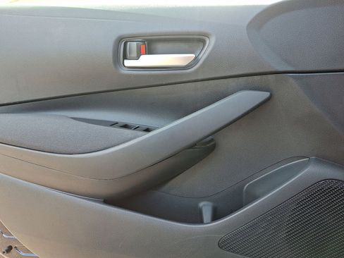 Used 2020 Toyota Corolla LE FWD image 11