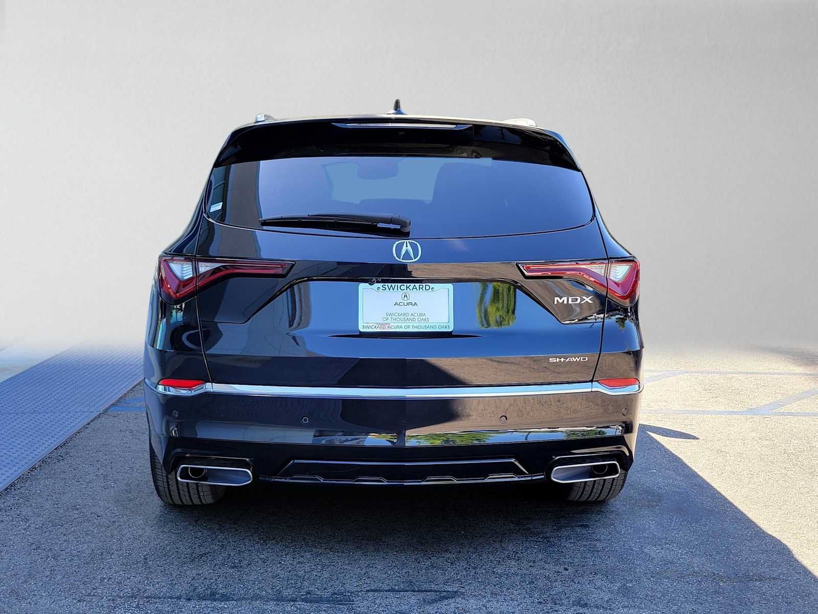 Certified 2025 Acura MDX w/ Advance Package AWD/4WD image 4