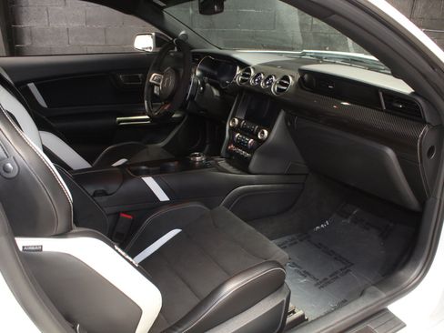 Used 2021 Ford Mustang Shelby GT500 w/ Carbon Fiber Track Pack RWD image 57
