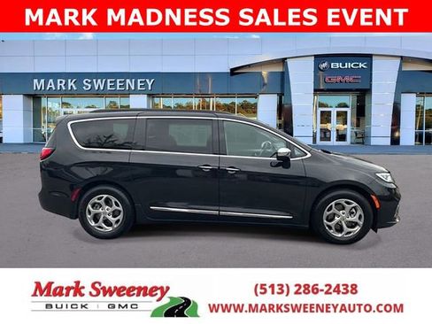 Used 2023 Chrysler Pacifica Limited image 5