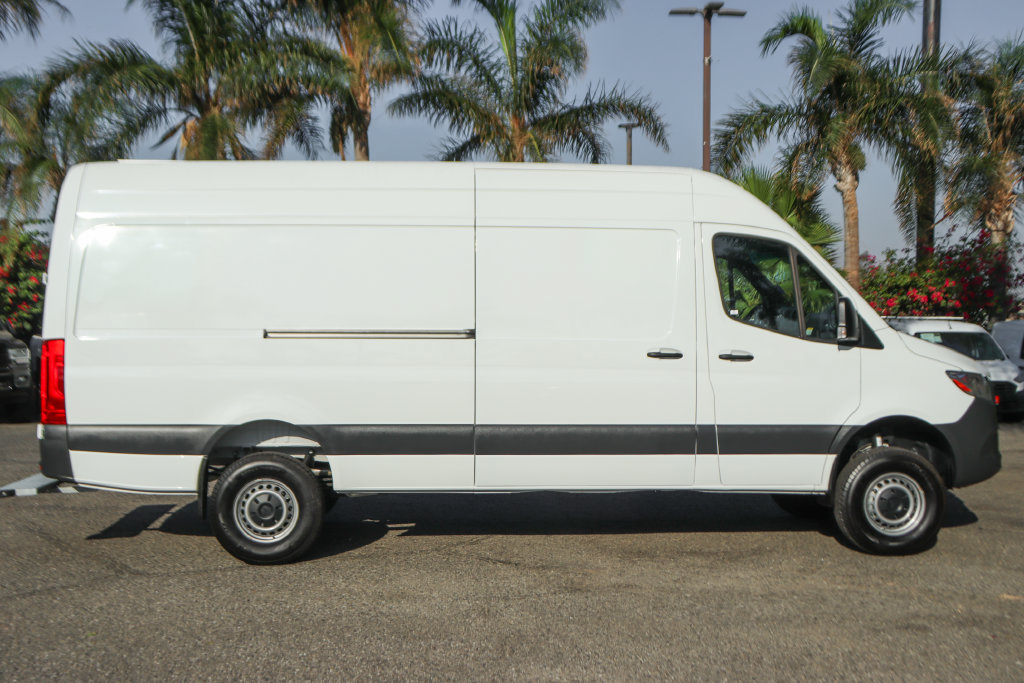 Used 2023 Mercedes-Benz Sprinter 2500 w/ Acoustic Package image 11