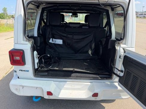 Used 2021 Jeep Wrangler Unlimited Sahara AWD/4WD image 5