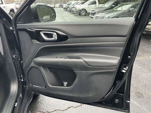 New 2026 Jeep Compass Latitude image 17