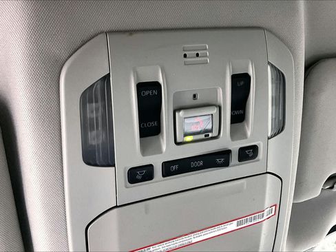 Used 2022 Toyota Highlander XLE AWD/4WD image 34