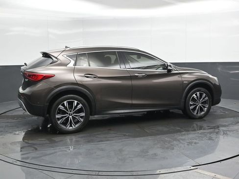 Used 2017 INFINITI QX30 Premium w/ Technology Package image 2