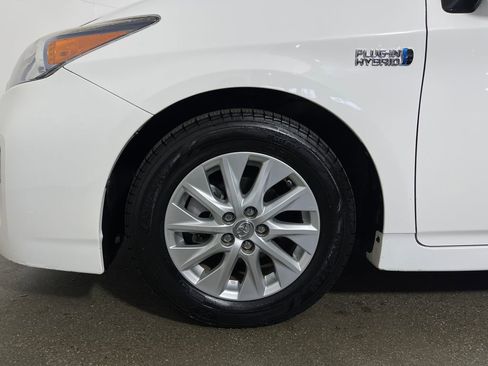 Used 2015 Toyota Prius Prime Plug-In Hybrid FWD image 11