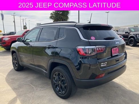 Used 2025 Jeep Compass Latitude w/ Convenience Group image 5
