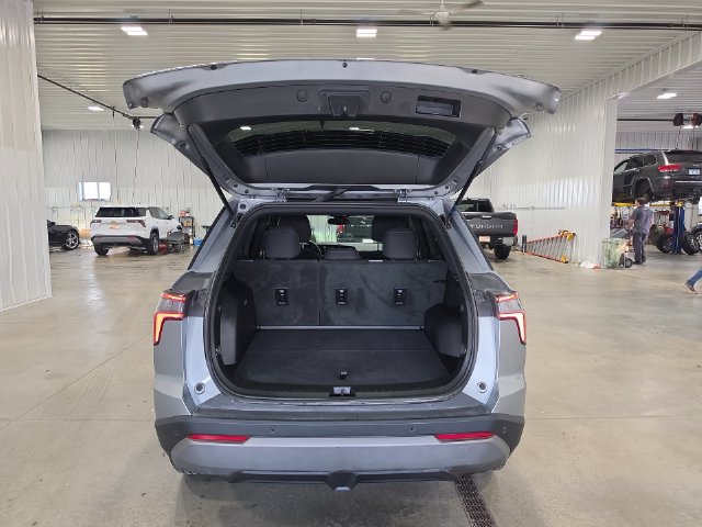 Used 2026 Chevrolet Equinox LT AWD/4WD image 25