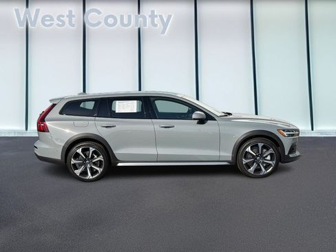 Certified 2025 Volvo V60 B5 Cross Country Ultra AWD/4WD image 2