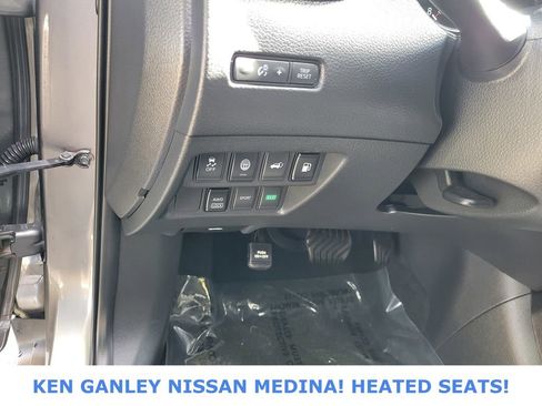 Used 2019 Nissan Rogue SV image 35