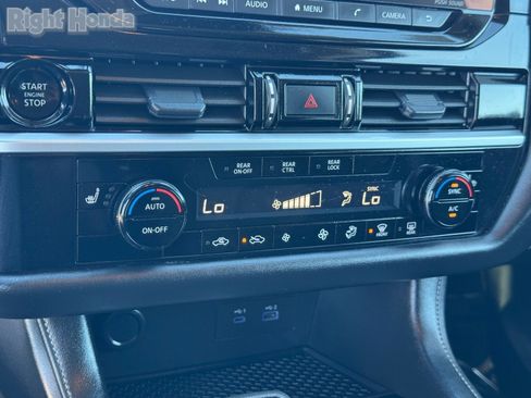 Used 2025 Nissan Pathfinder SV image 28