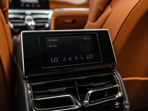 Used 2021 Bentley Flying Spur V8 image 16