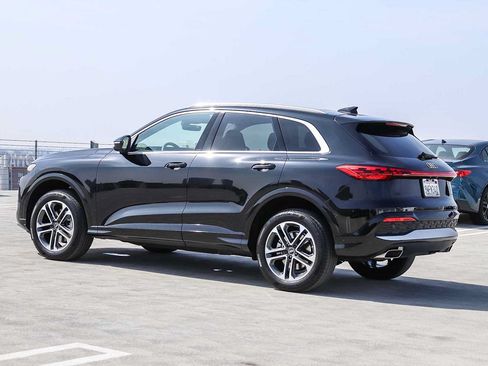 Used 2025 Audi Q5 Premium w/ Convenience Package AWD/4WD image 6