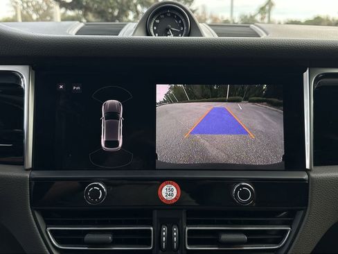 Used 2023 Porsche Macan image 21