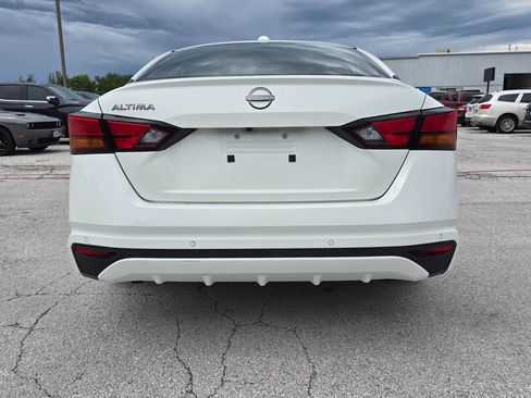 Used 2025 Nissan Altima 2.5 SV FWD image 5