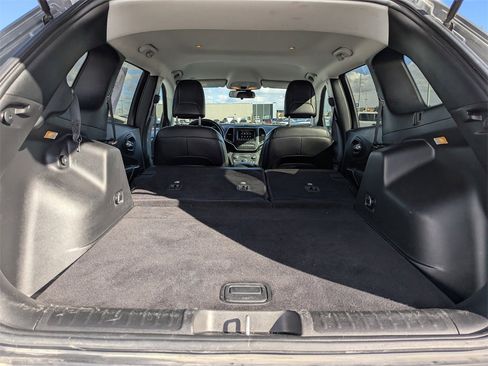 Used 2019 Jeep Cherokee Latitude Plus w/ Cold Weather Group image 33