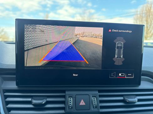 Used 2023 Audi Q5 2.0T Premium w/ Convenience Package image 12