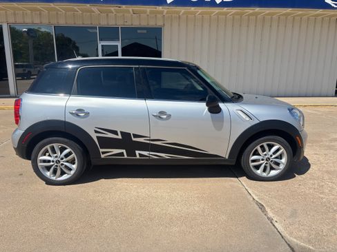 Used 2012 MINI Cooper Countryman FWD image 2