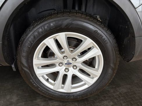 Used 2018 Ford Explorer XLT w/ Equipment Group 201A AWD/4WD image 39