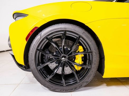 Used 2023 McLaren Artura RWD image 14